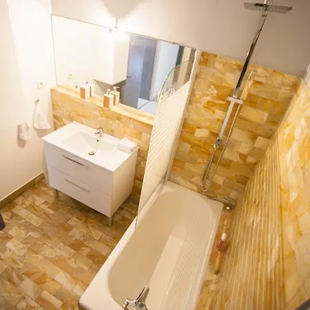 Daire 3 Pieces Sonice Au Centre De *