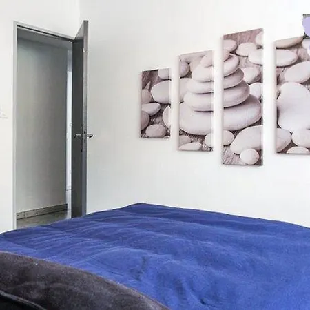 3 Pieces Sonice Au Centre De Apartament